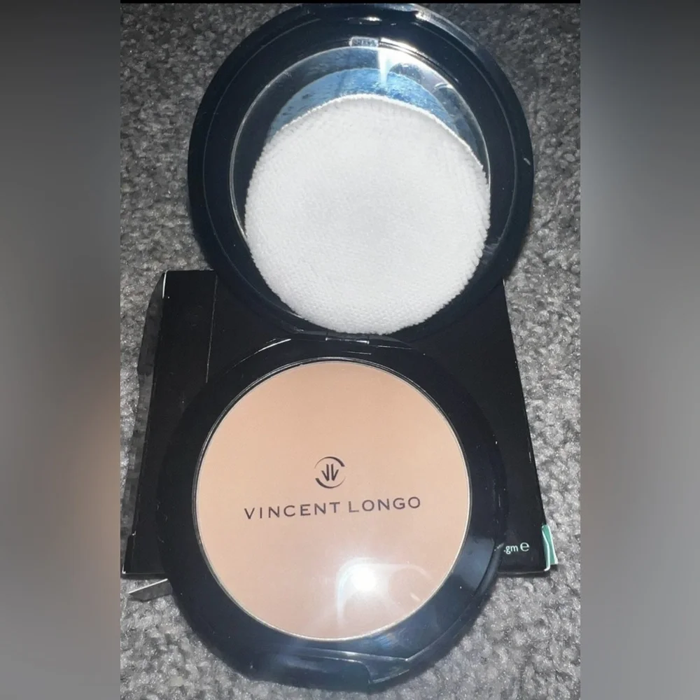 $5 VINCENT LONGO Compact Powder. Discontinued. $5 WHEN BUNDLED WITH 3 OR MORE IT